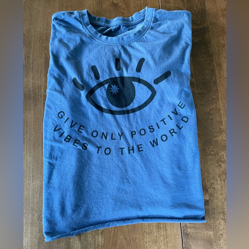 3 for $15- Chemistry brand blue “Positive Vibes” cropped T-shirt - XL